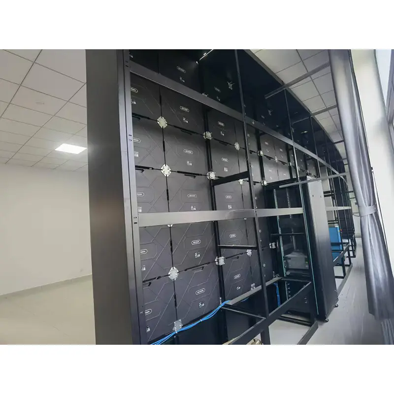 Hoe verbetert een gebogen LED-display de installatieprestaties van een groot scherm?